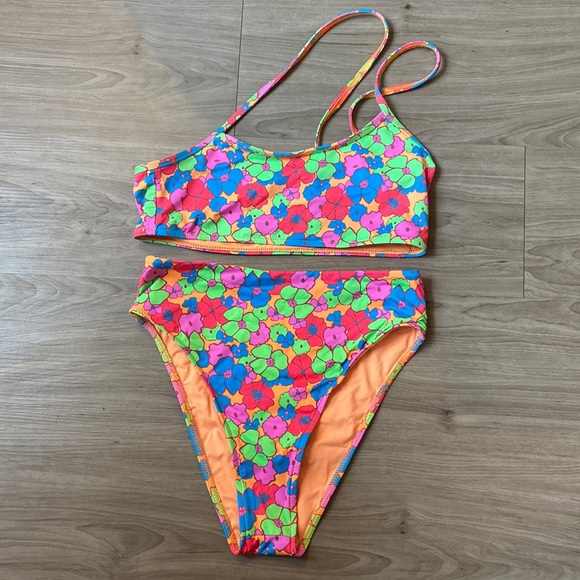 Frankie’s groovy bikini - Picture 4 of 4